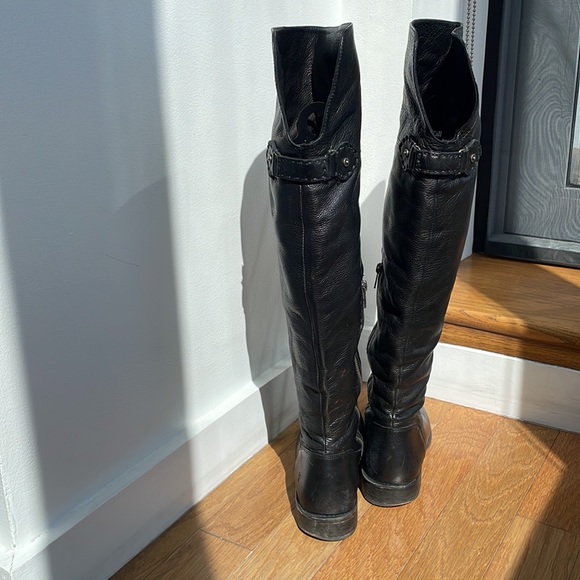 Boots - Picture 4 of 6